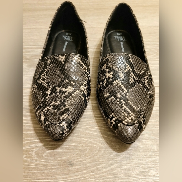 Time & Tru | Black/Gray | Faux Snake Skin | Memory Foam Flats | Size 8W - Picture 3 of 8